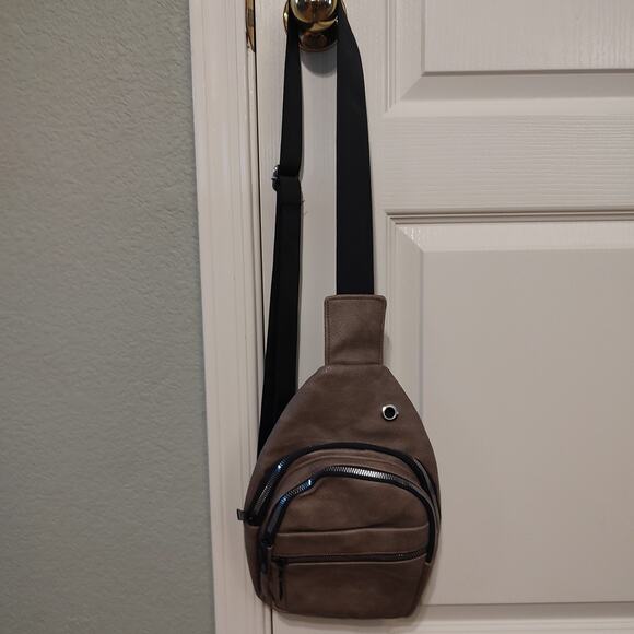 Brown Sling Bag with Zipper Pockets - Stylish and Functional - Picture 3 of 14